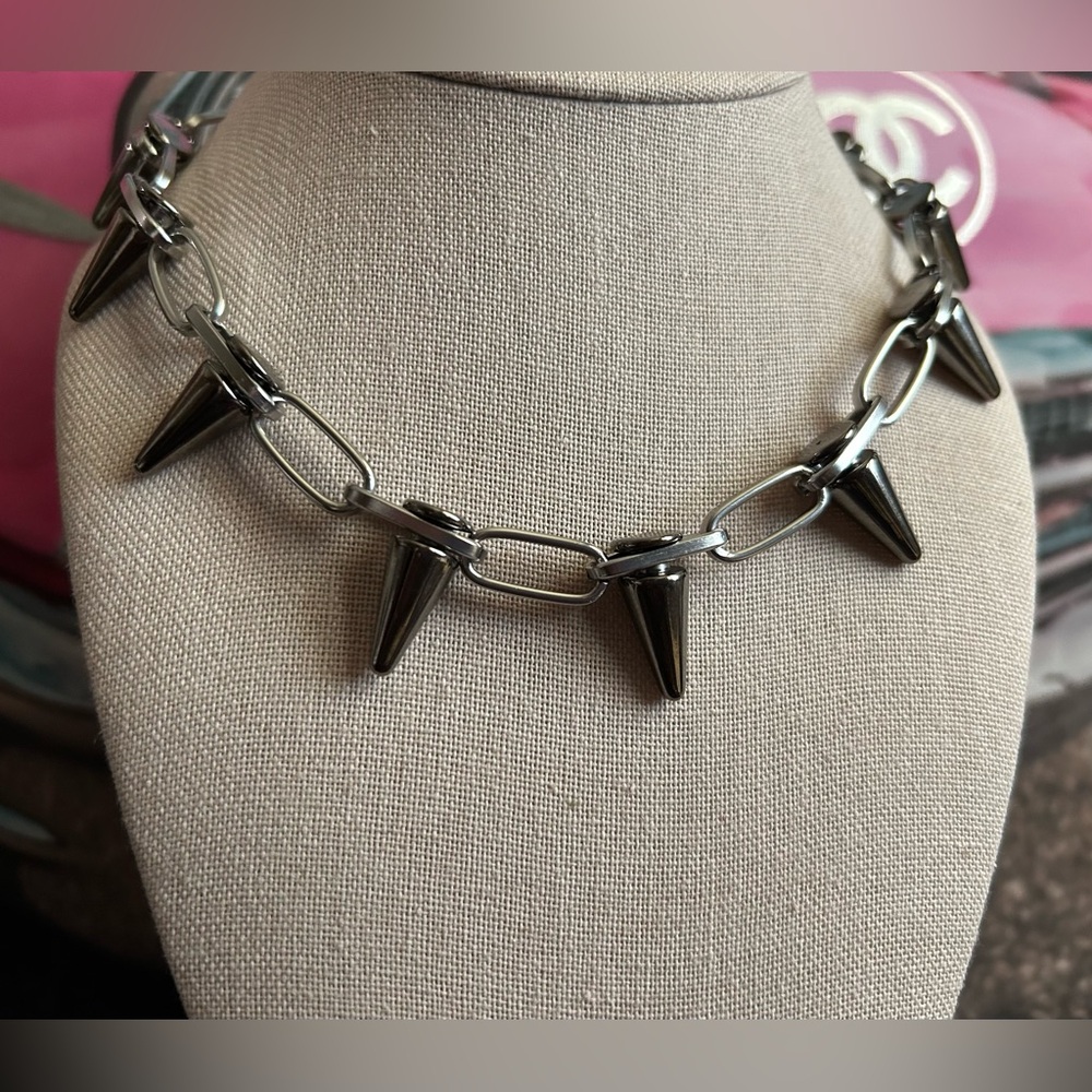✨ NEW✨Silver Spike Chain Necklace ✨ - Picture 3 of 7